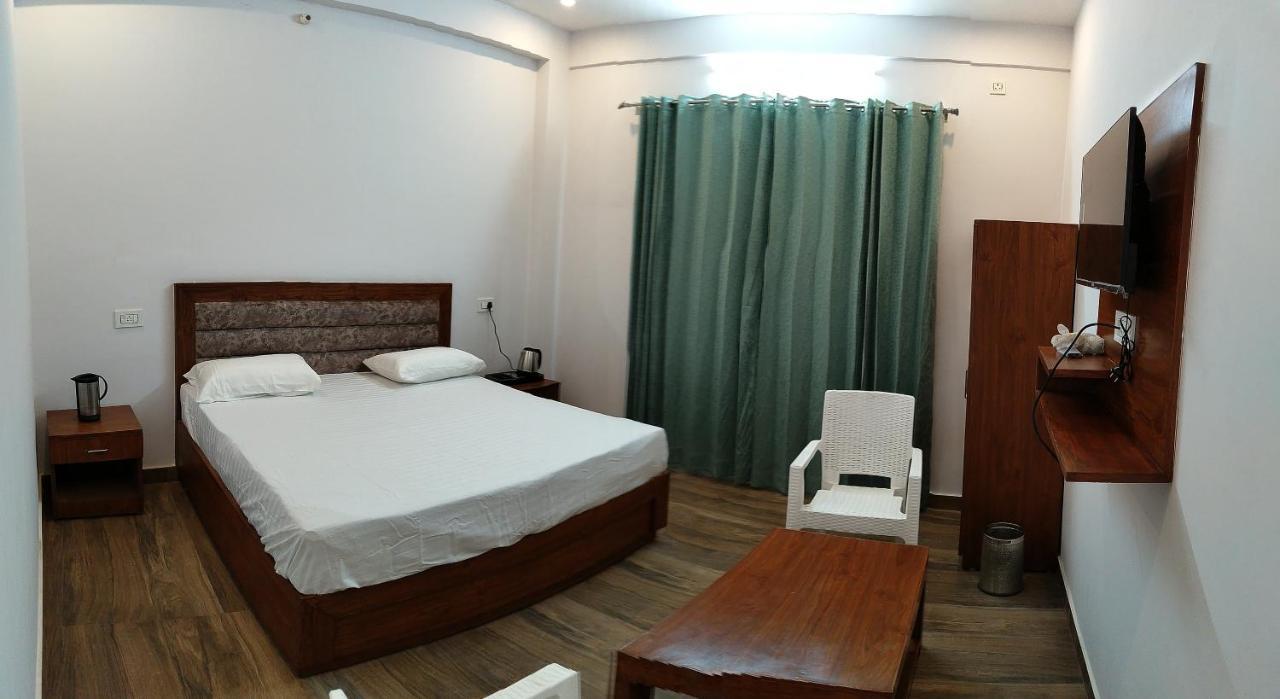 Hotel Anantam Residency Uttarkāshi Kültér fotó