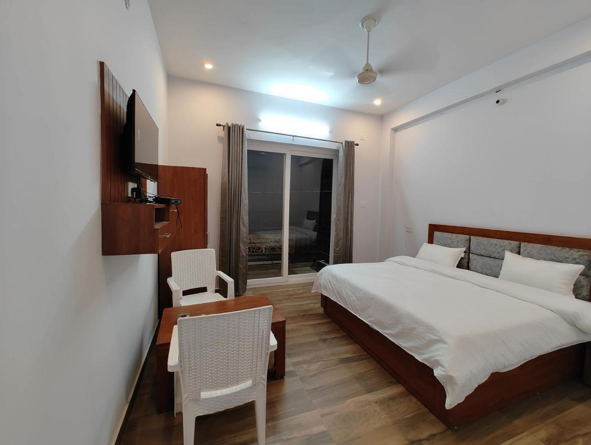 Hotel Anantam Residency Uttarkāshi Kültér fotó