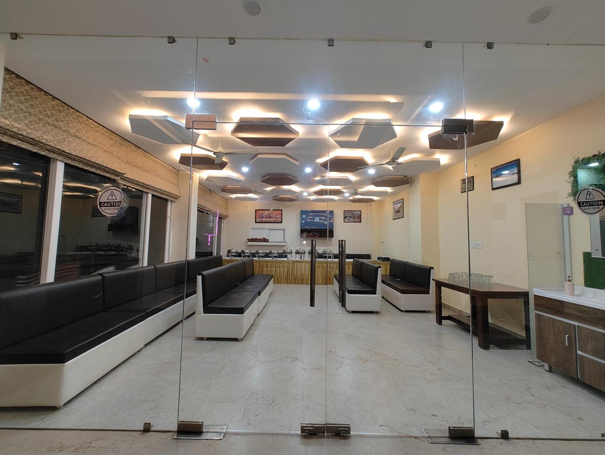 Hotel Anantam Residency Uttarkāshi Kültér fotó