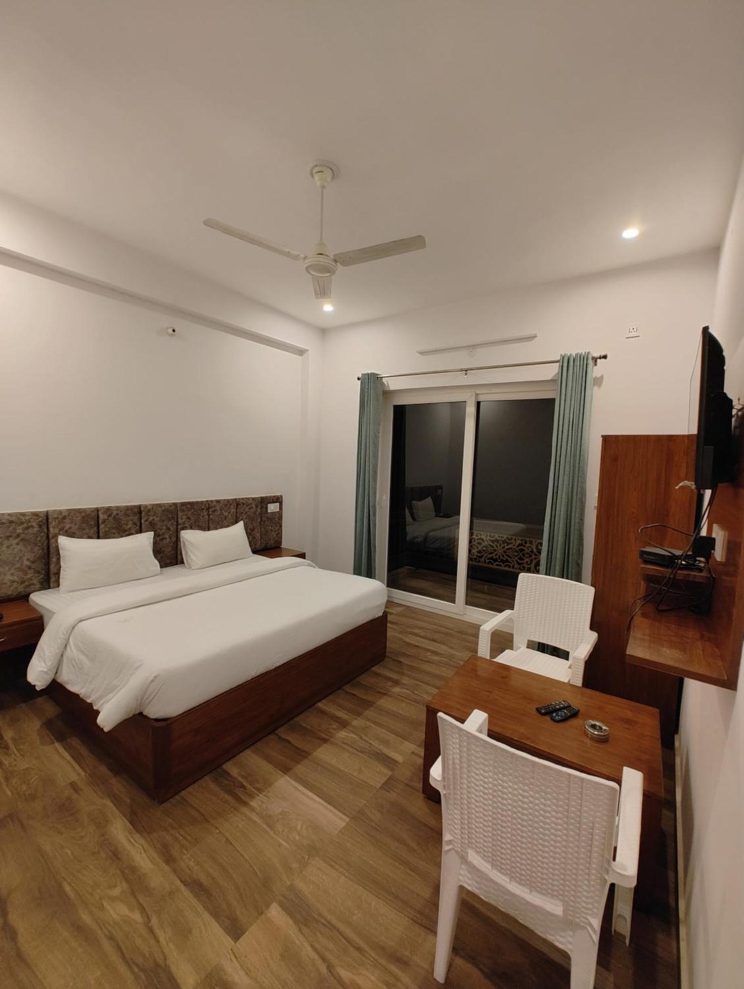 Hotel Anantam Residency Uttarkāshi Kültér fotó