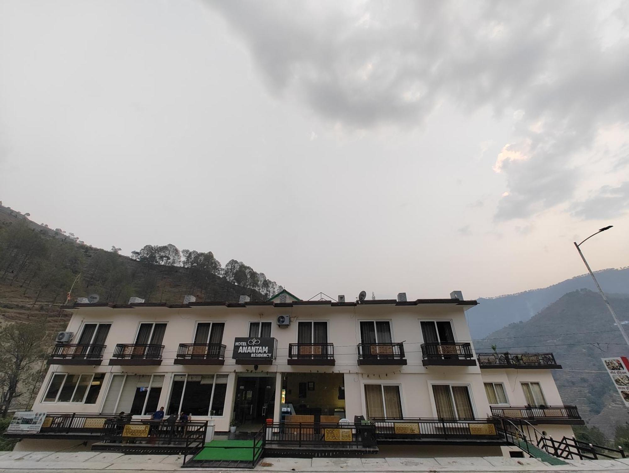 Hotel Anantam Residency Uttarkāshi Kültér fotó