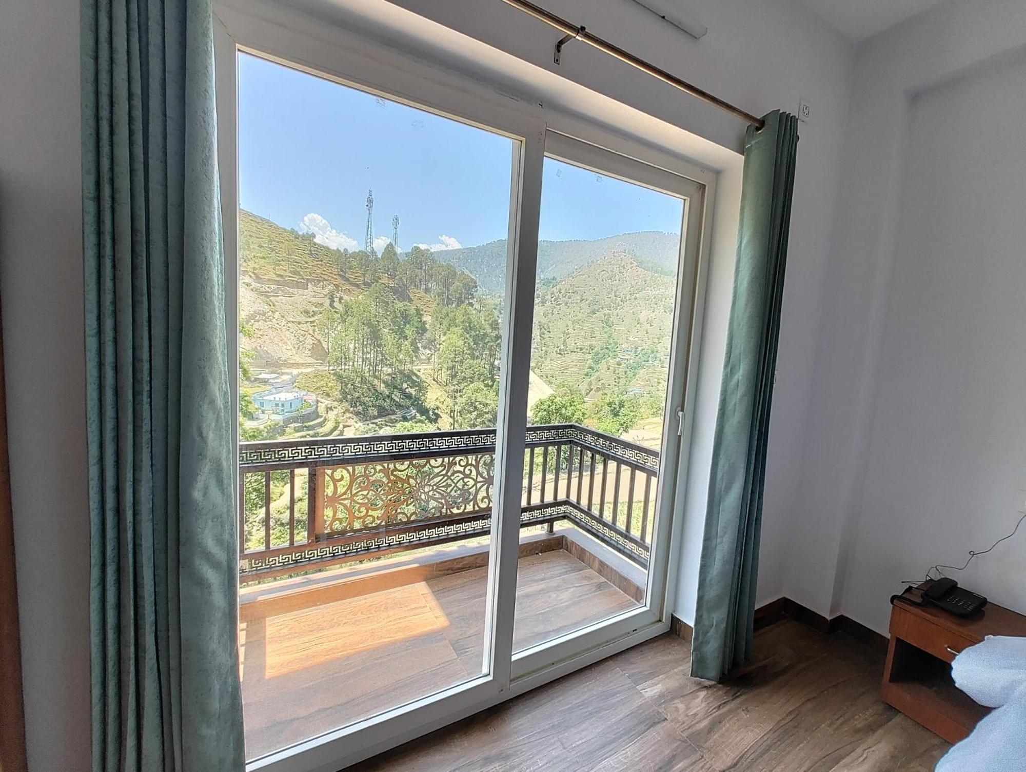 Hotel Anantam Residency Uttarkāshi Kültér fotó