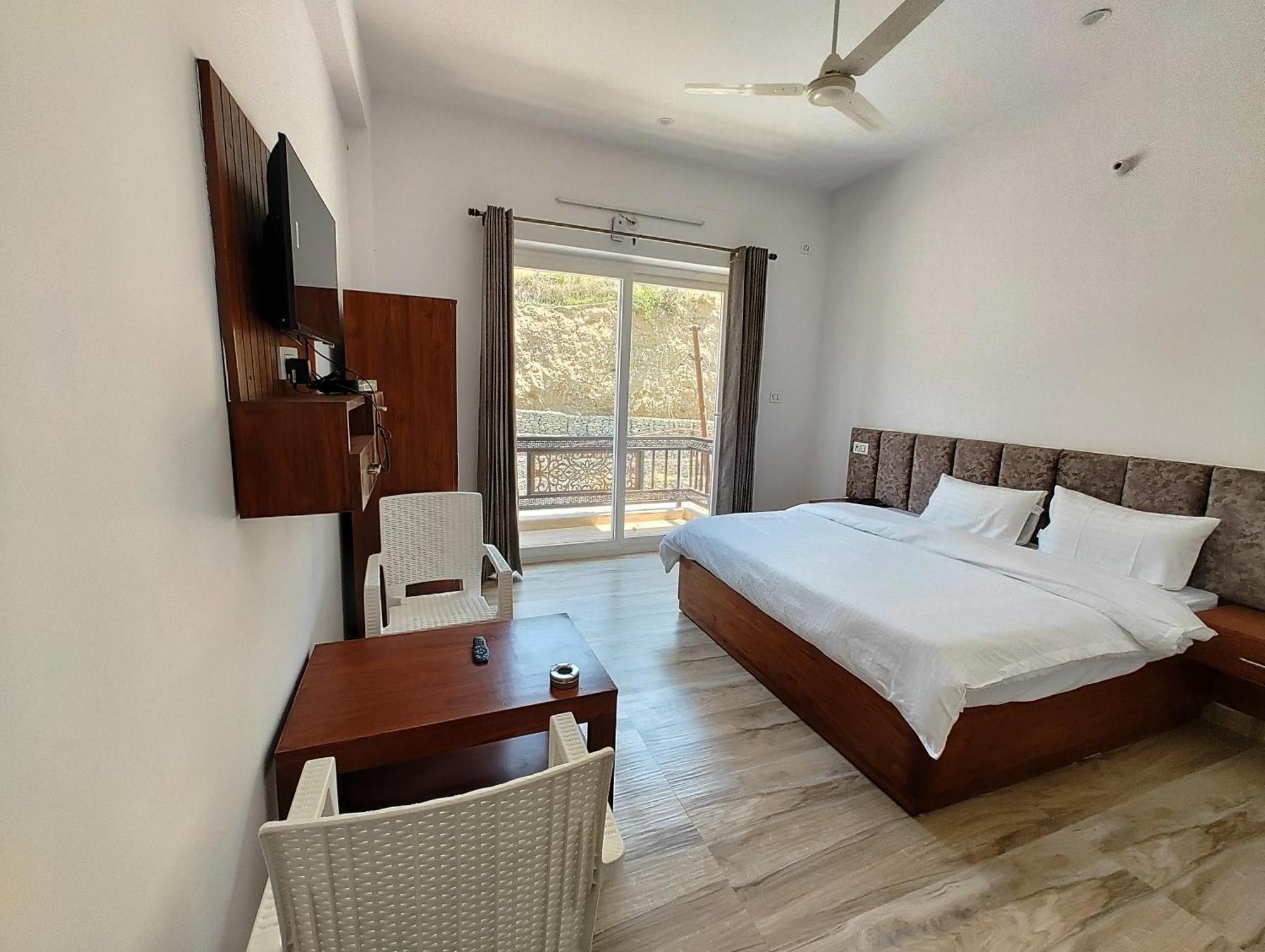 Hotel Anantam Residency Uttarkāshi Kültér fotó