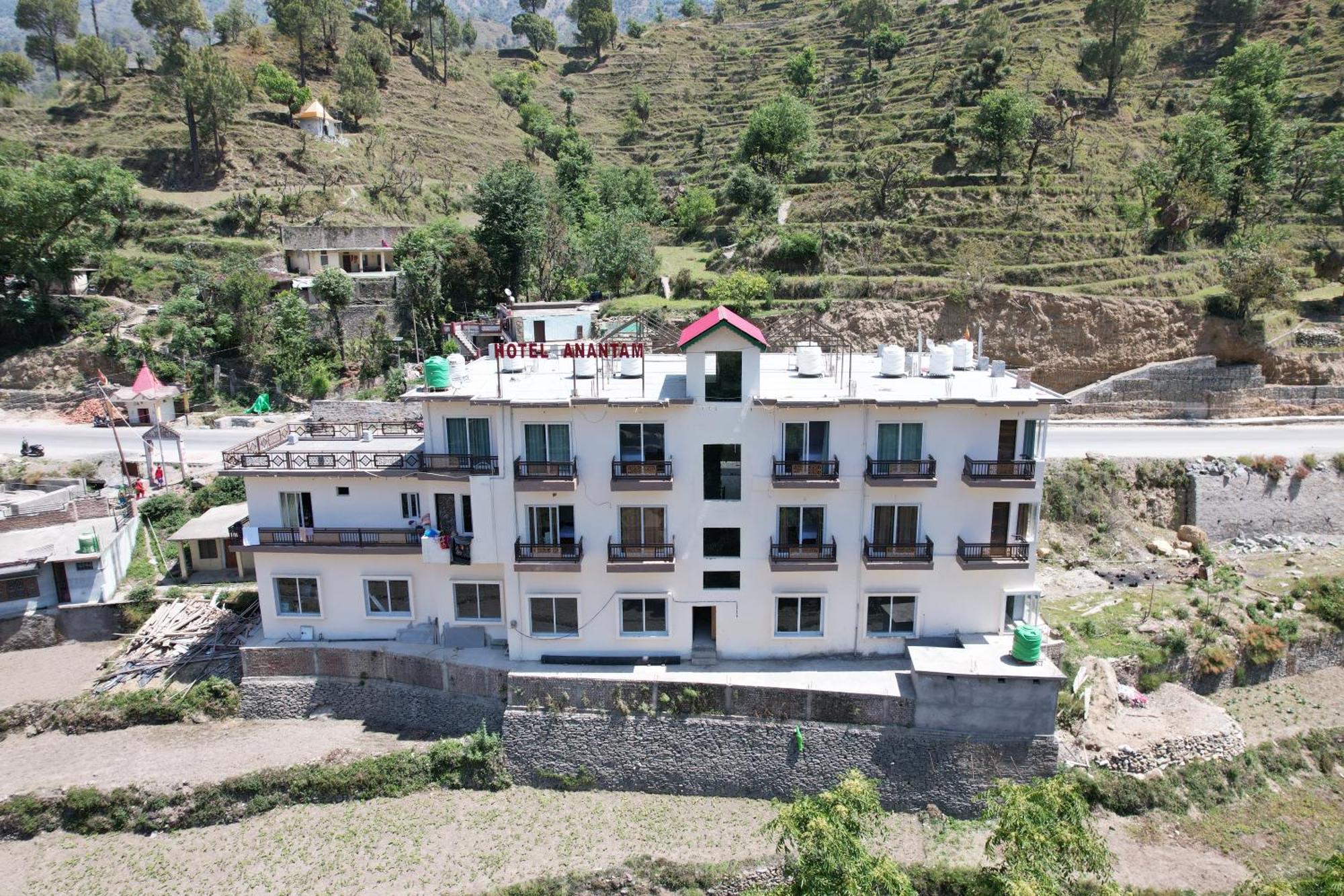 Hotel Anantam Residency Uttarkāshi Kültér fotó