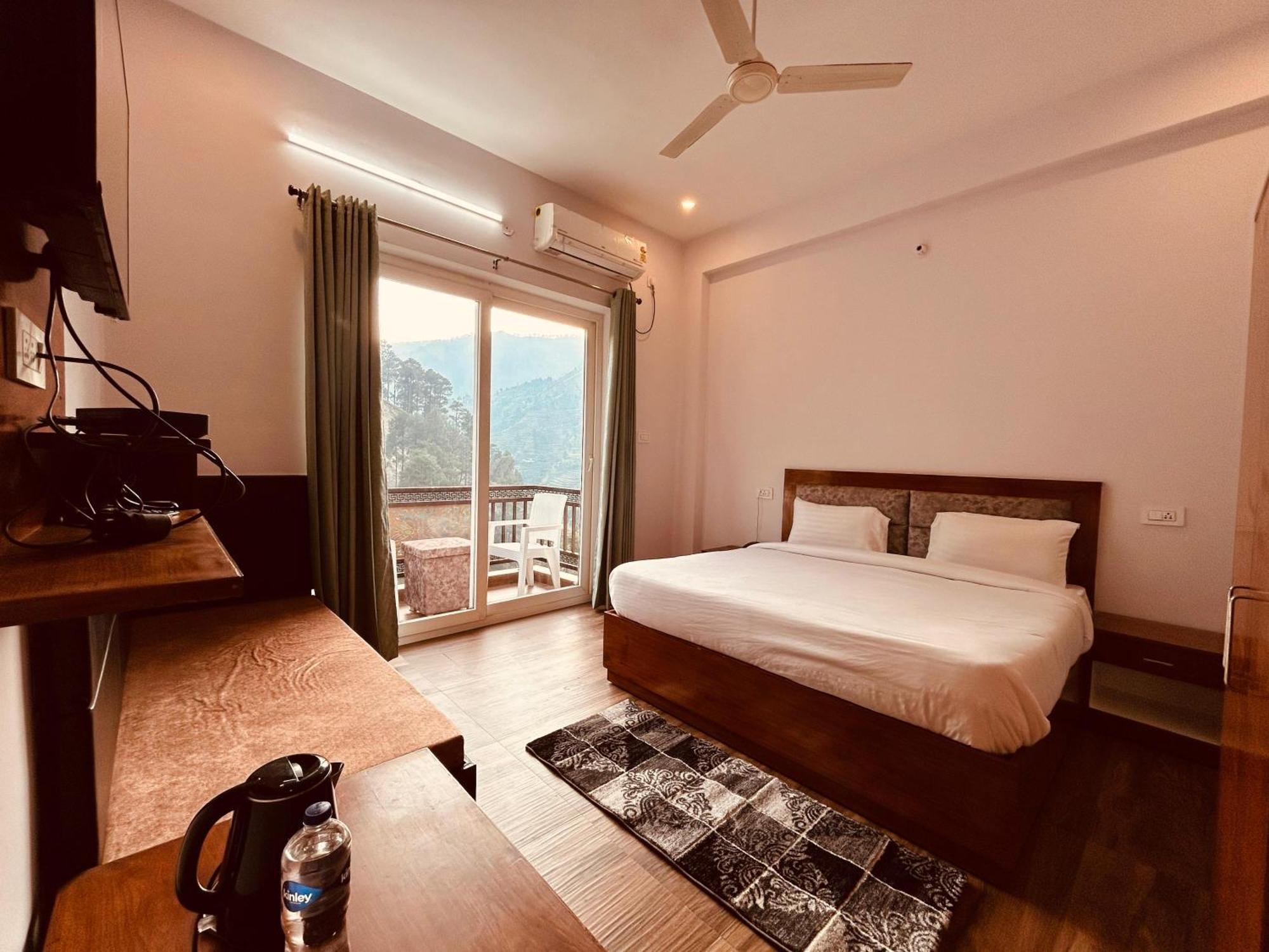 Hotel Anantam Residency Uttarkāshi Kültér fotó