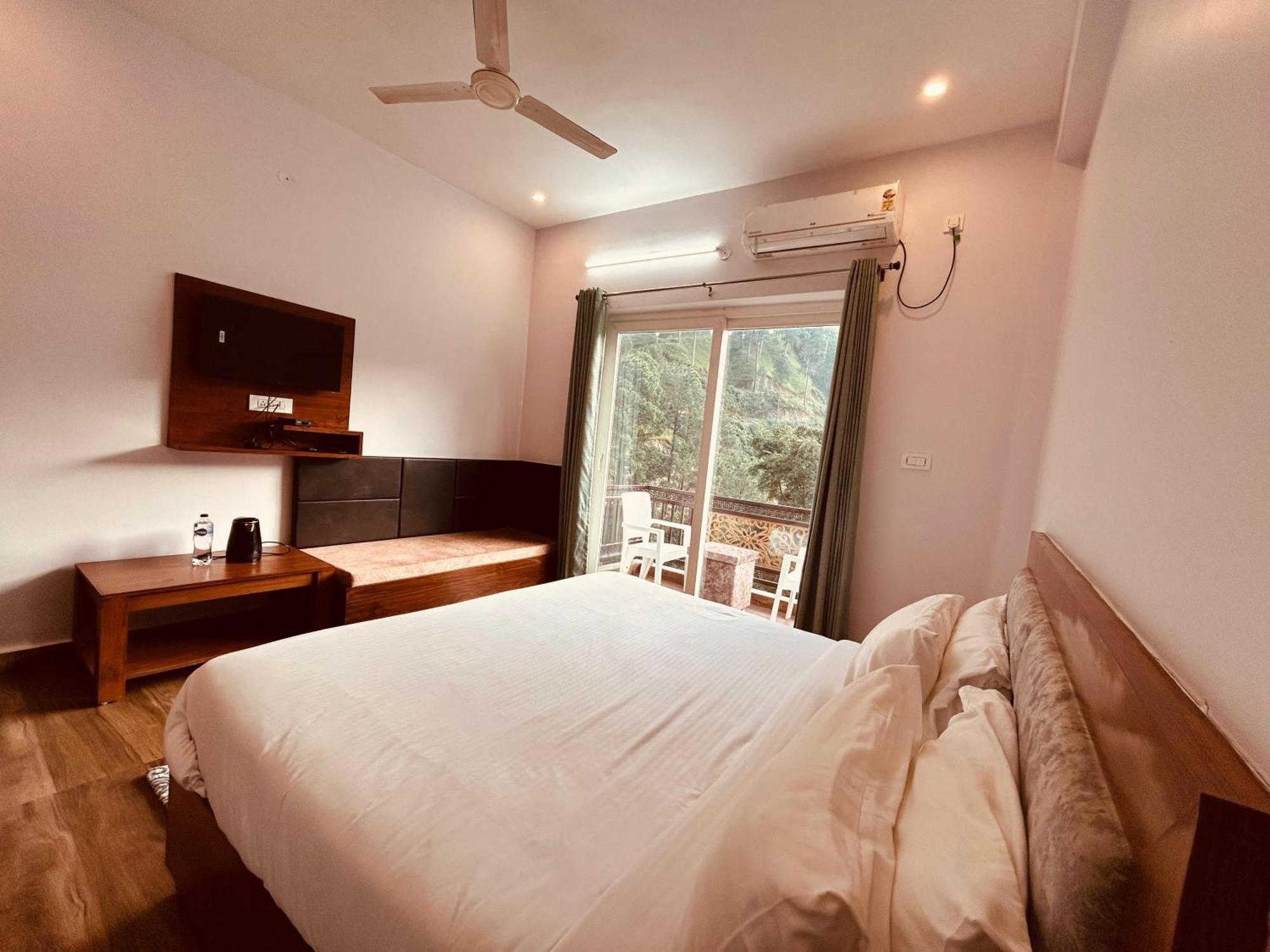 Hotel Anantam Residency Uttarkāshi Kültér fotó
