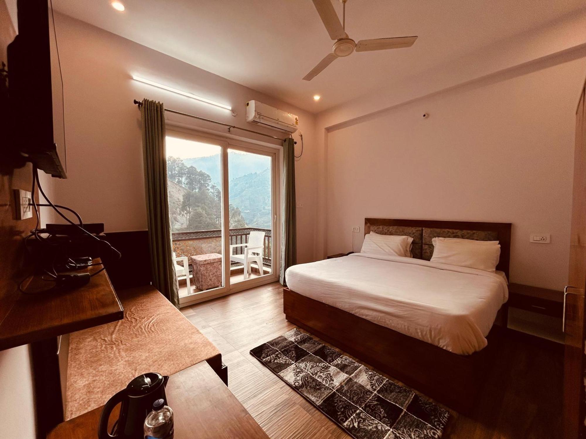 Hotel Anantam Residency Uttarkāshi Kültér fotó