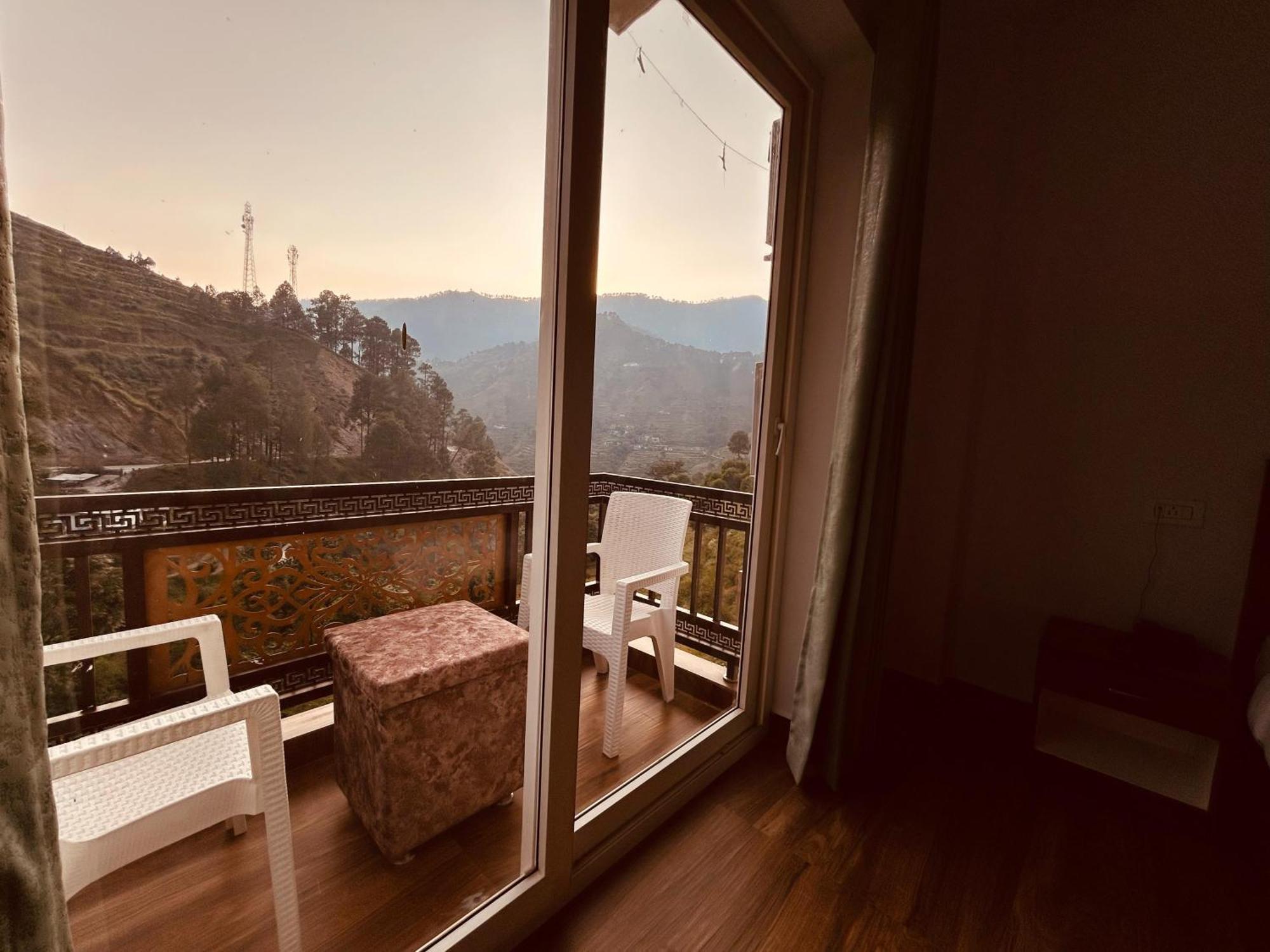 Hotel Anantam Residency Uttarkāshi Kültér fotó